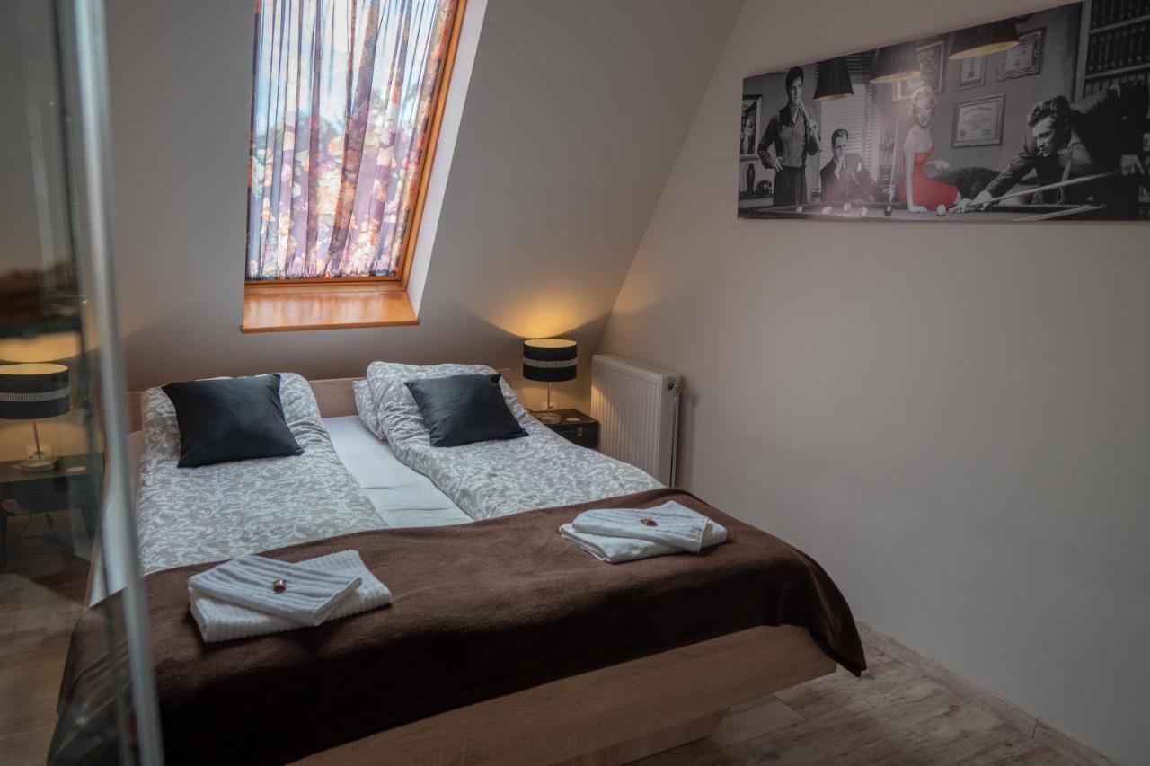 F57 - Franko Csaladi Panzio Bed & Breakfast Balatonlelle Exterior photo