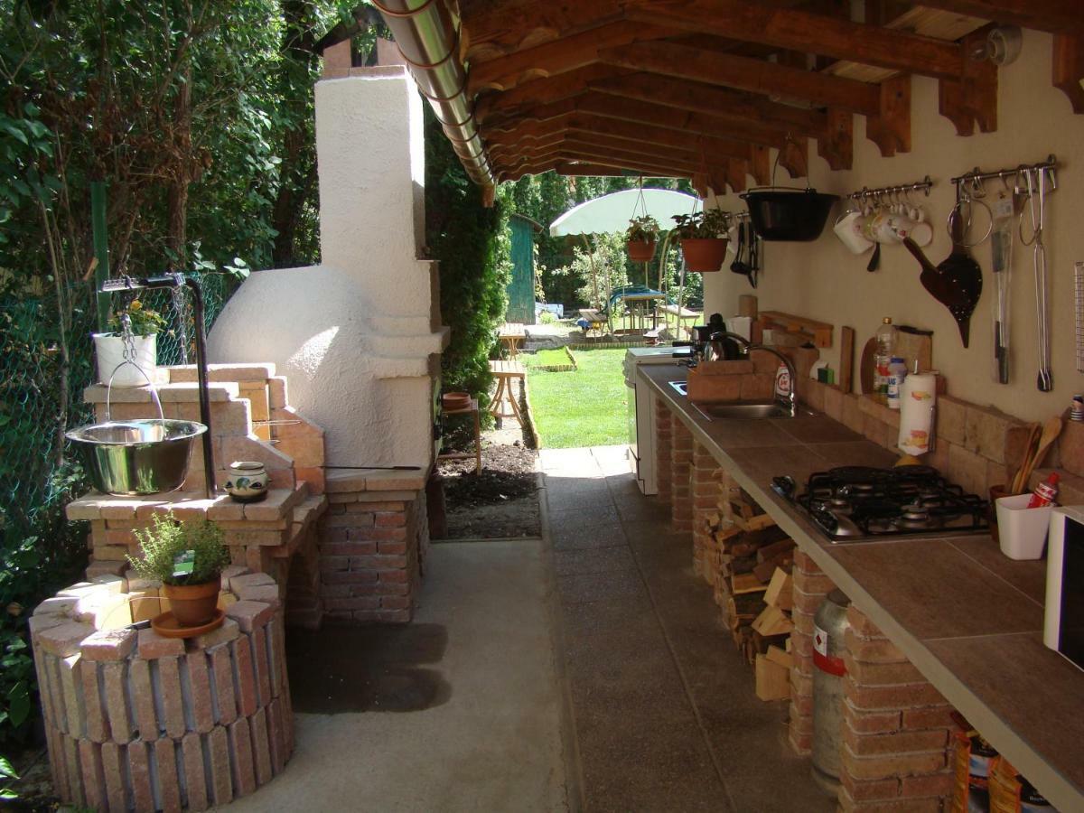 F57 - Franko Csaladi Panzio Bed & Breakfast Balatonlelle Exterior photo